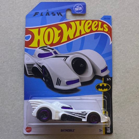 2021 Hot wheels  The Flash Batman Batmobile 3/5 white