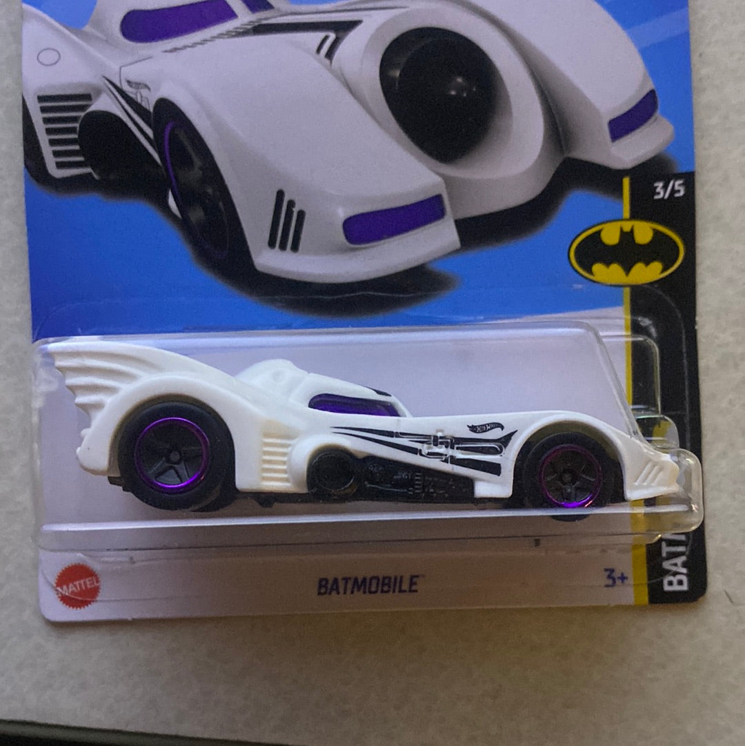 2021 Hot wheels The Flash Batman Batmobile 3/5 white