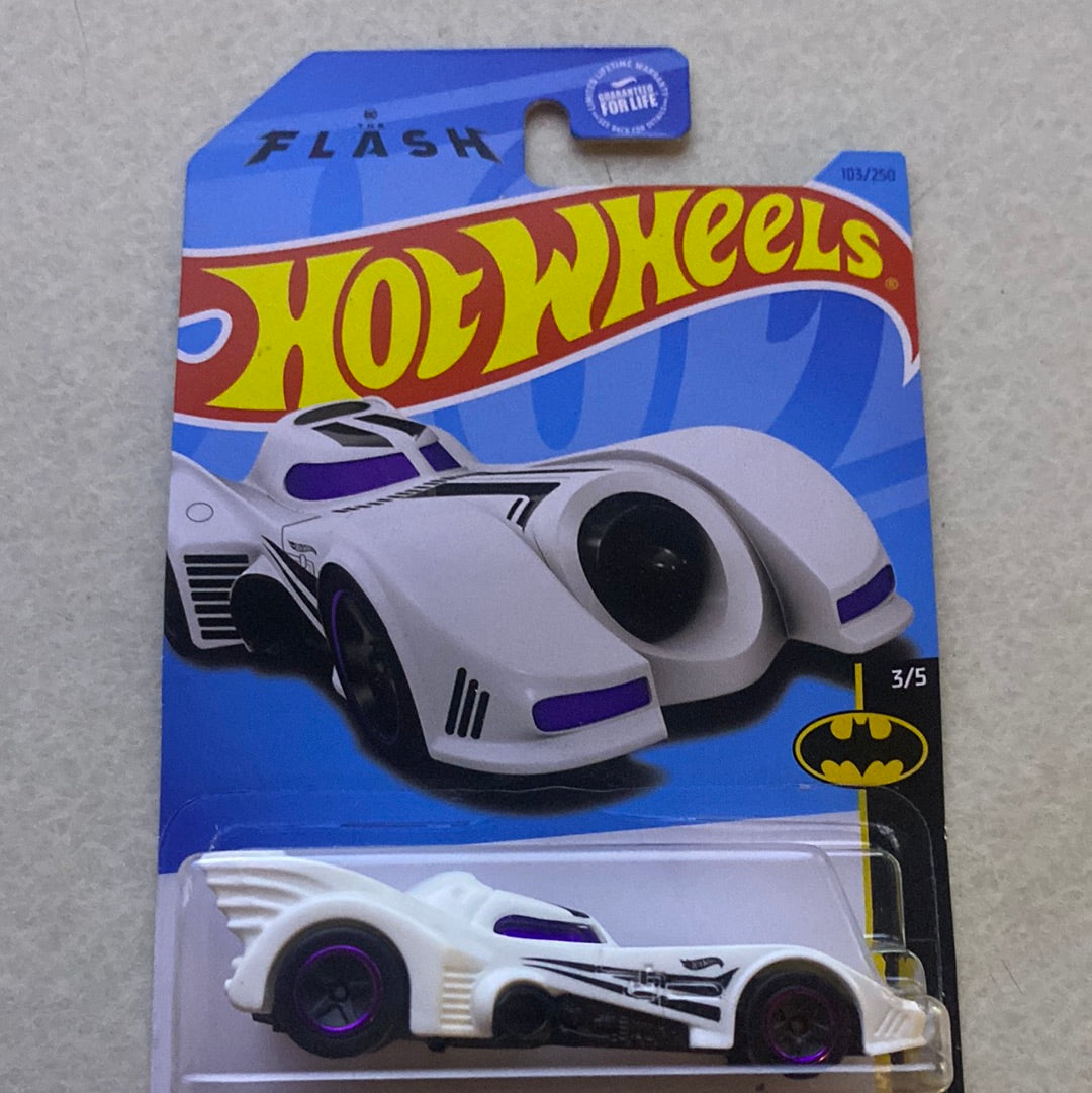 2021 Hot wheels  The Flash Batman Batmobile 3/5 white