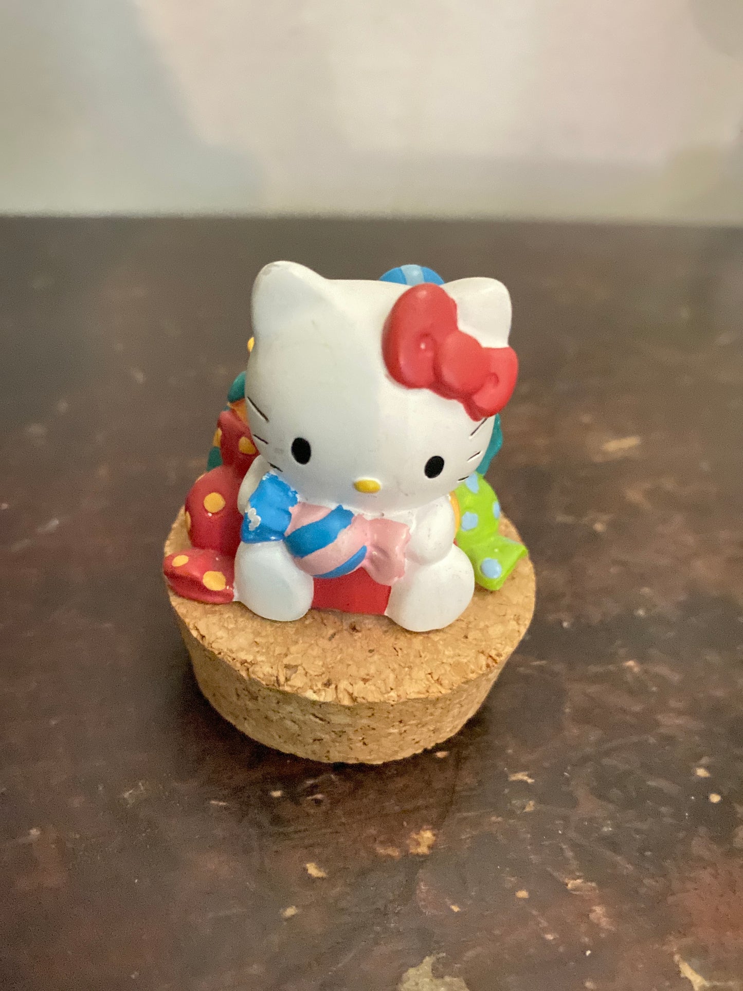 Hello kitty with presents cake topping