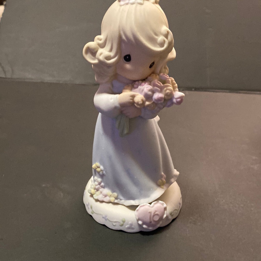 1994 Precious Moments - Growing In Grace, Age 16- Enesco 136263