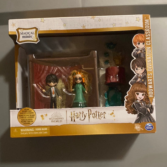 Wizarding World Harry Potter, Magical Minis Hogwarts Divination Classroom, 2 Exclusive Figures and 6 Accessories,