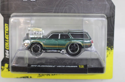 Muscle Machines 1970 Oldsmobile Vista Cruiser Diecast Car 1:64 Scale