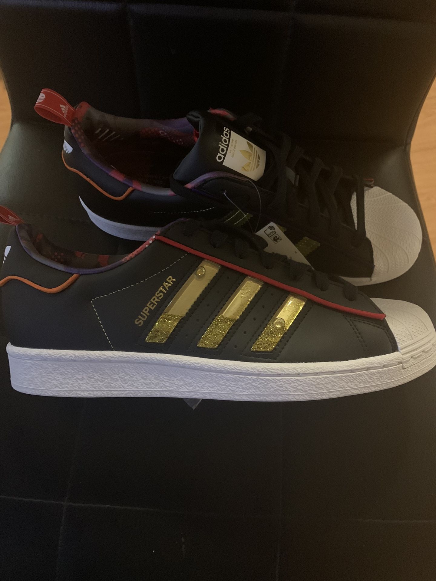 Adidas Originals Superstar [S24184] Men Black/Gold Metallic-Scarlet 8.5