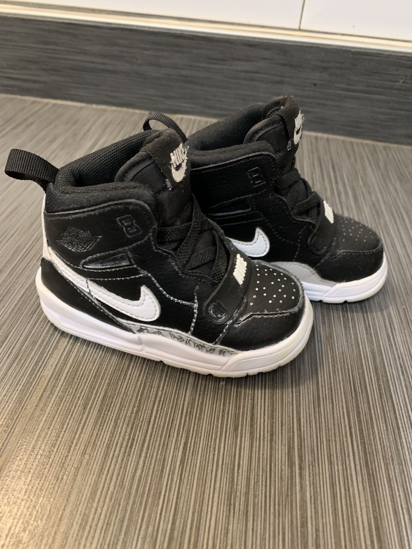 Nike Air Jordan Legacy 312 Toddler Sz 5C At4055 001 Black Velcro