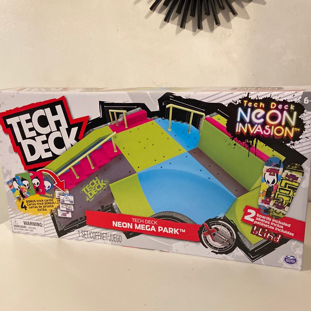 TECH DECK, Neon Mega Park X-Connect Creator, Glow-In-The-Dark Customizable Ramp