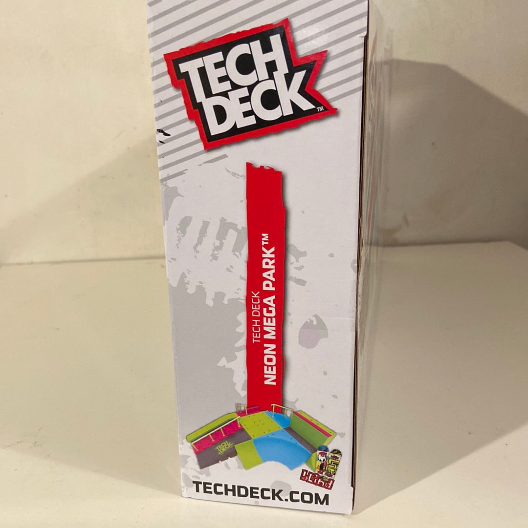 TECH DECK, Neon Mega Park X-Connect Creator, Glow-In-The-Dark Customizable Ramp