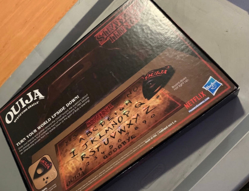 Stranger Things Ouija gameBoard Like New!