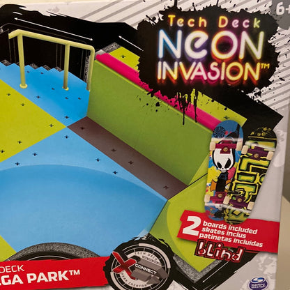 TECH DECK, Neon Mega Park X-Connect Creator, Glow-In-The-Dark Customizable Ramp