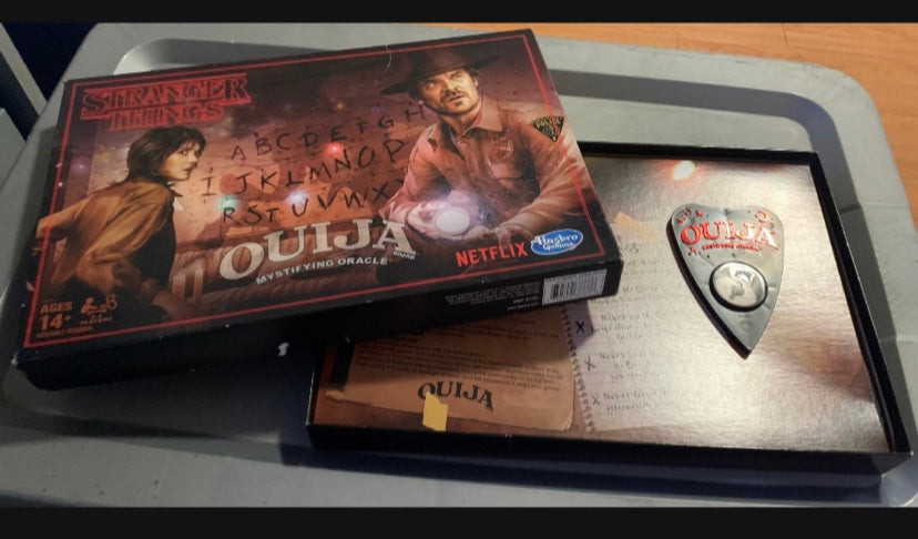 Stranger Things Ouija gameBoard Like New!