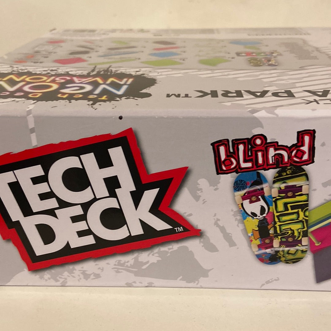 TECH DECK, Neon Mega Park X-Connect Creator, Glow-In-The-Dark Customizable Ramp