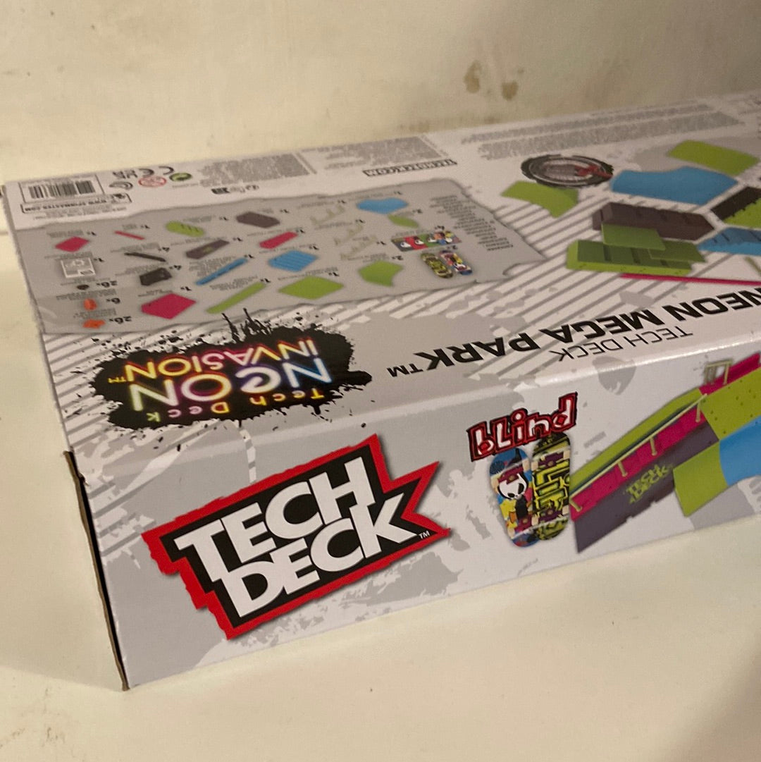 TECH DECK, Neon Mega Park X-Connect Creator, Glow-In-The-Dark Customizable Ramp